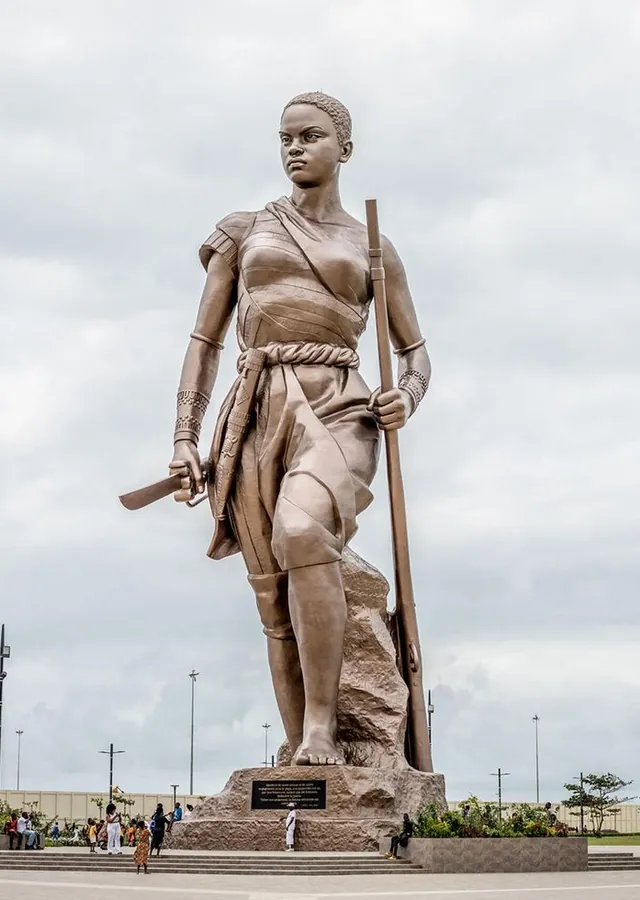 La statue de l’Amazone, monument emblématique du Bénin.