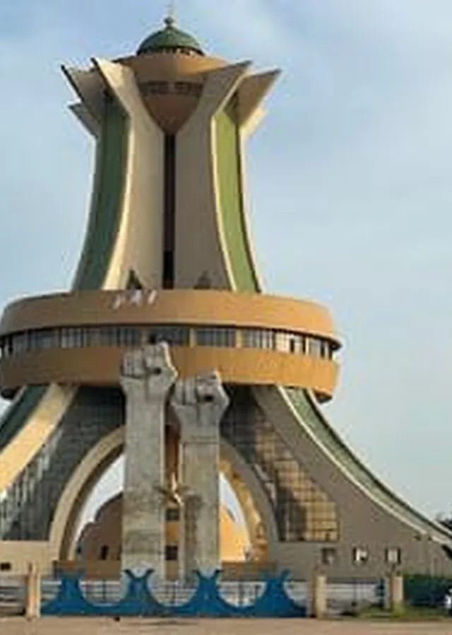 Le monument des Héros nationaux à Ouagadougou.